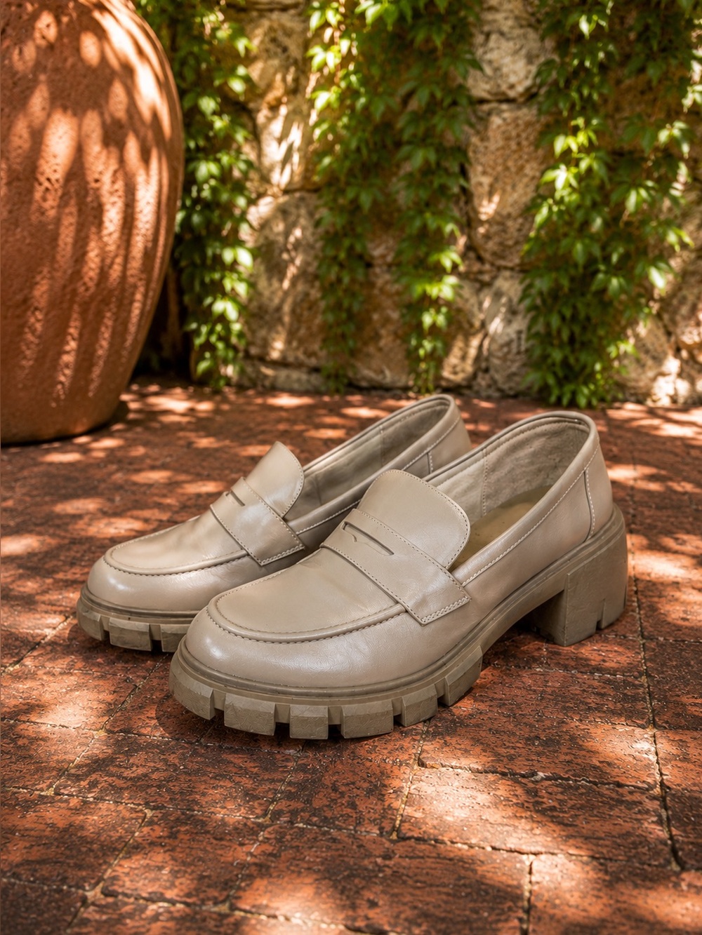 CUSHIONAIRE Casual Statement Modern Chunky Tan Lug Heel Pierce Loafers, 10 Wide